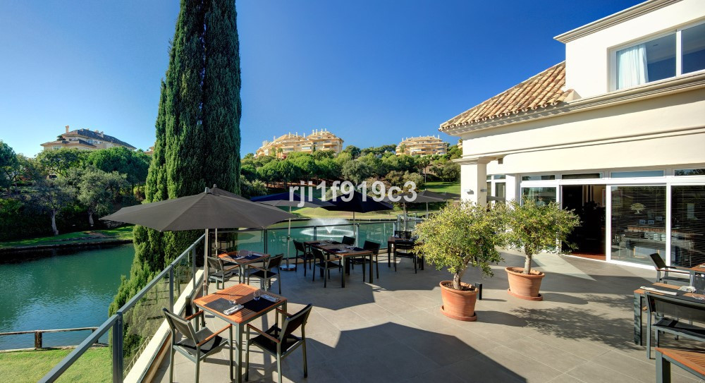 Appartement te koop in Elviria | 3 slaapkamers H5124259