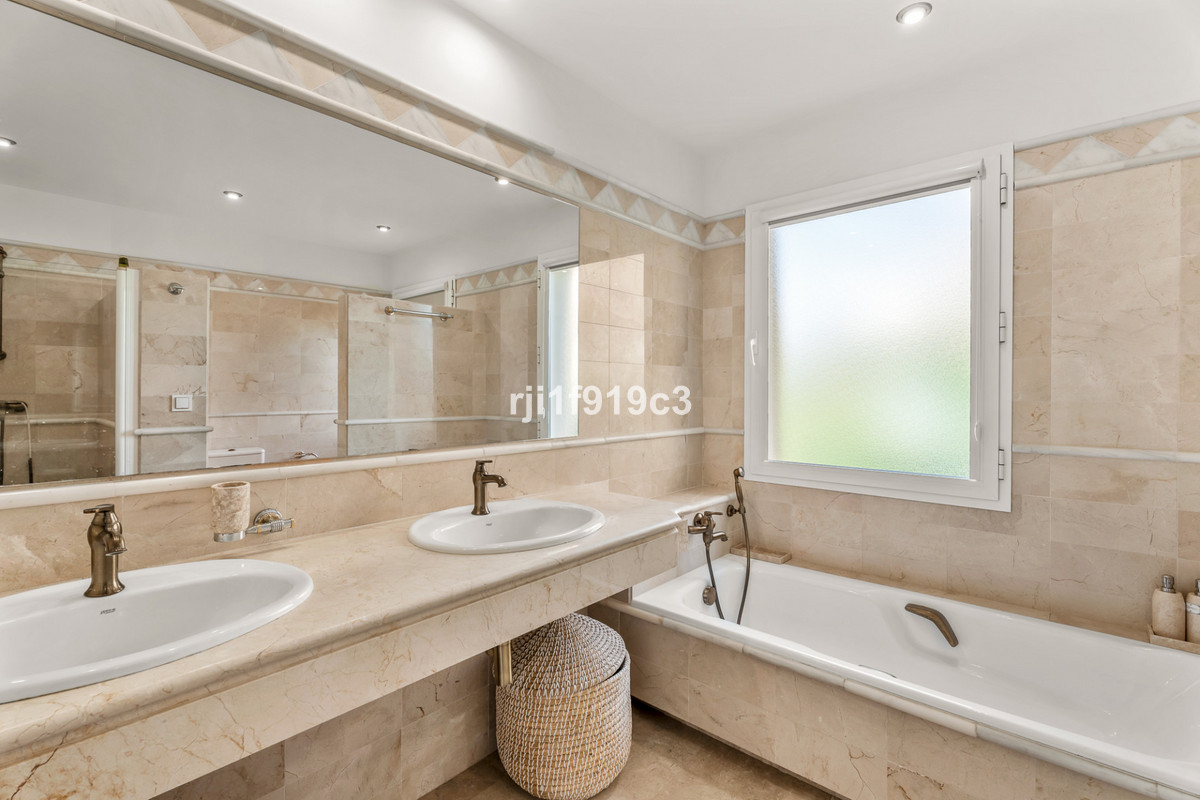 Appartement te koop in Elviria | 3 slaapkamers H5129218