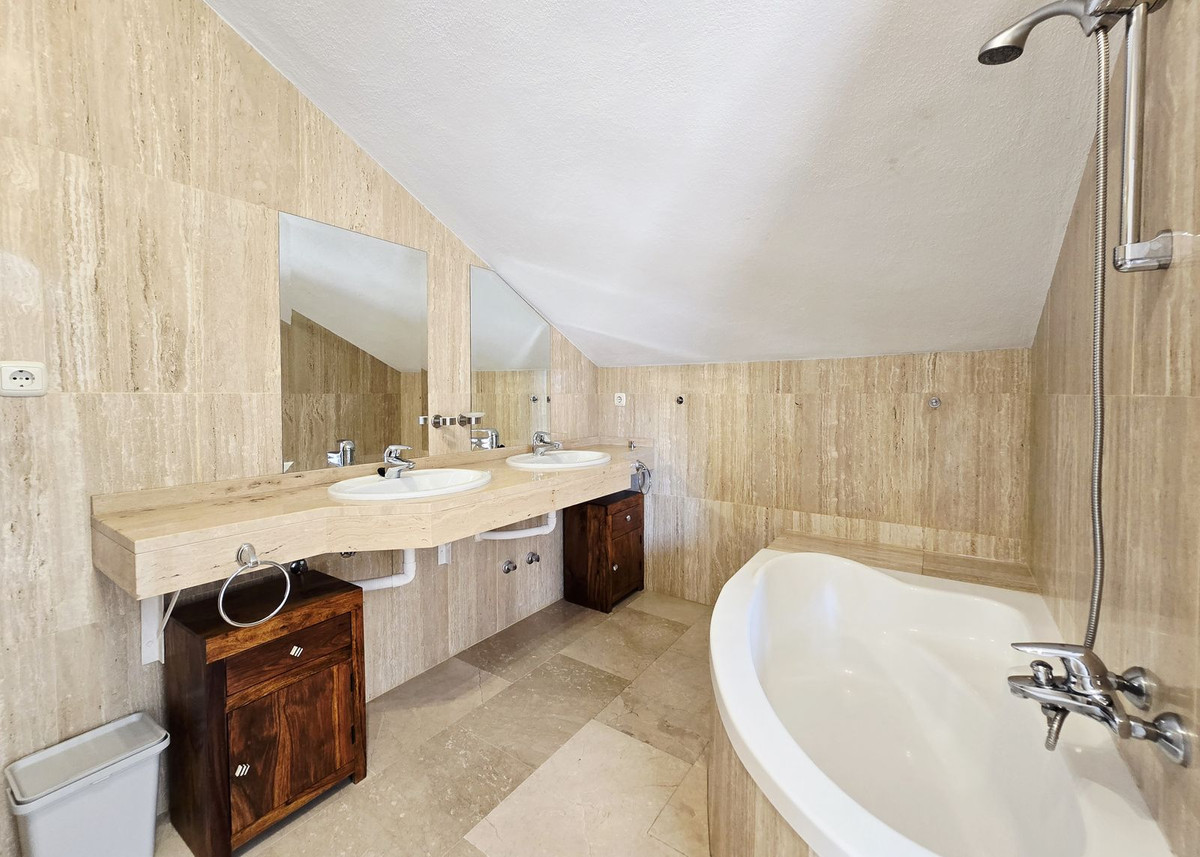 Penthouse te koop in Elviria | 2 slaapkamers H5136586