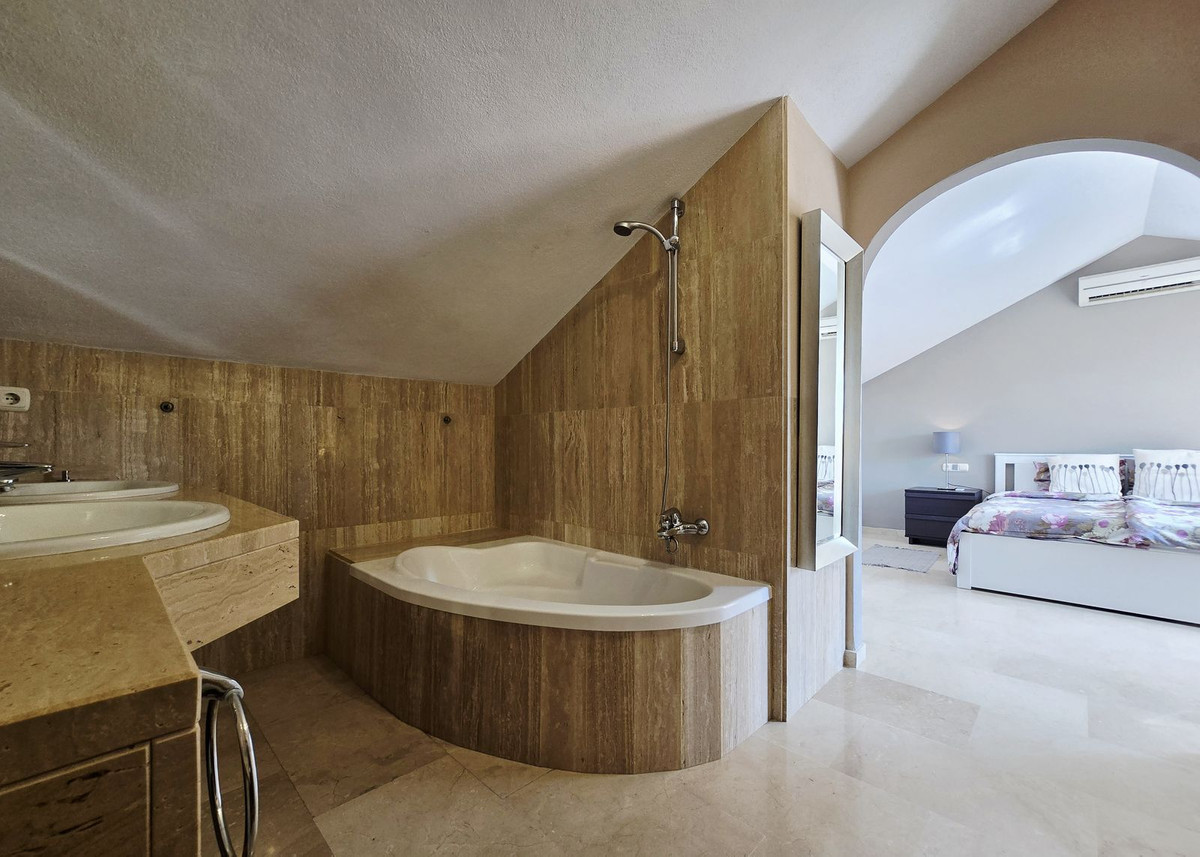 Penthouse te koop in Elviria | 2 slaapkamers H5136586
