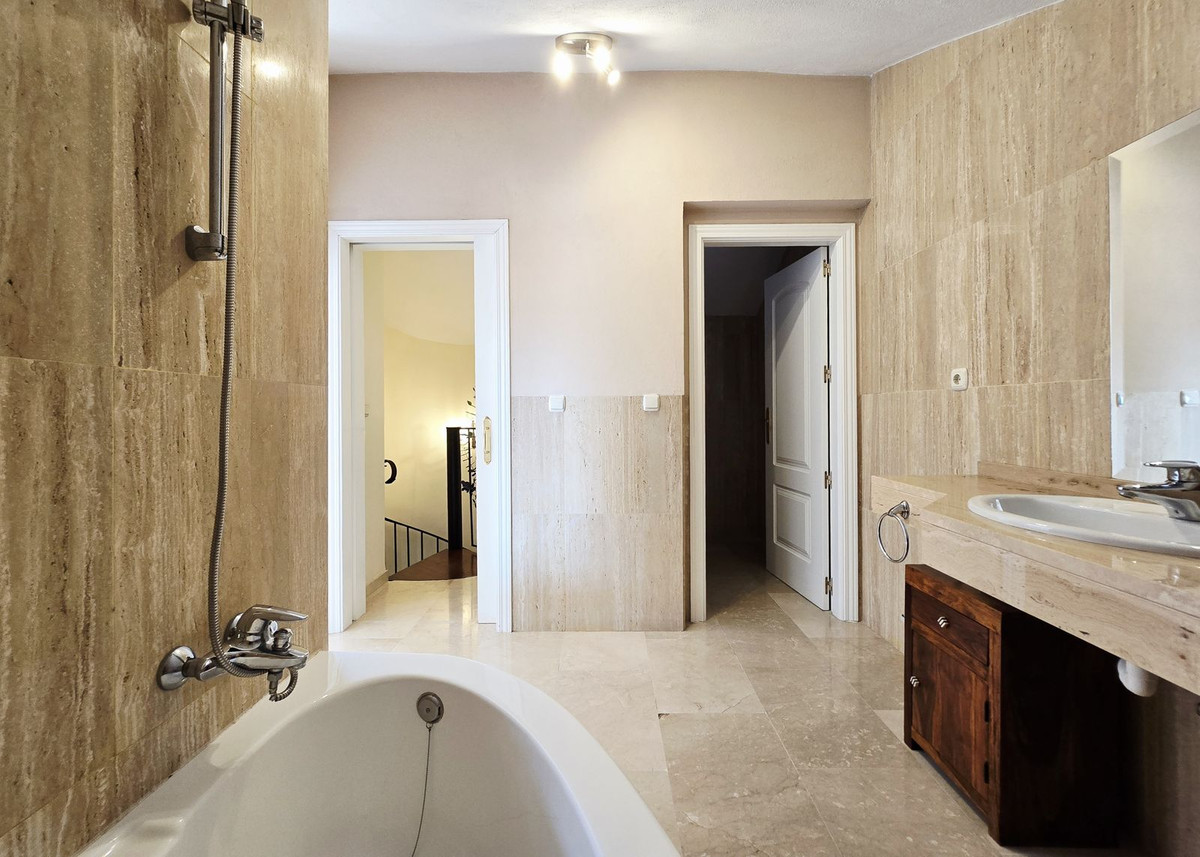 Penthouse te koop in Elviria | 2 slaapkamers H5136586