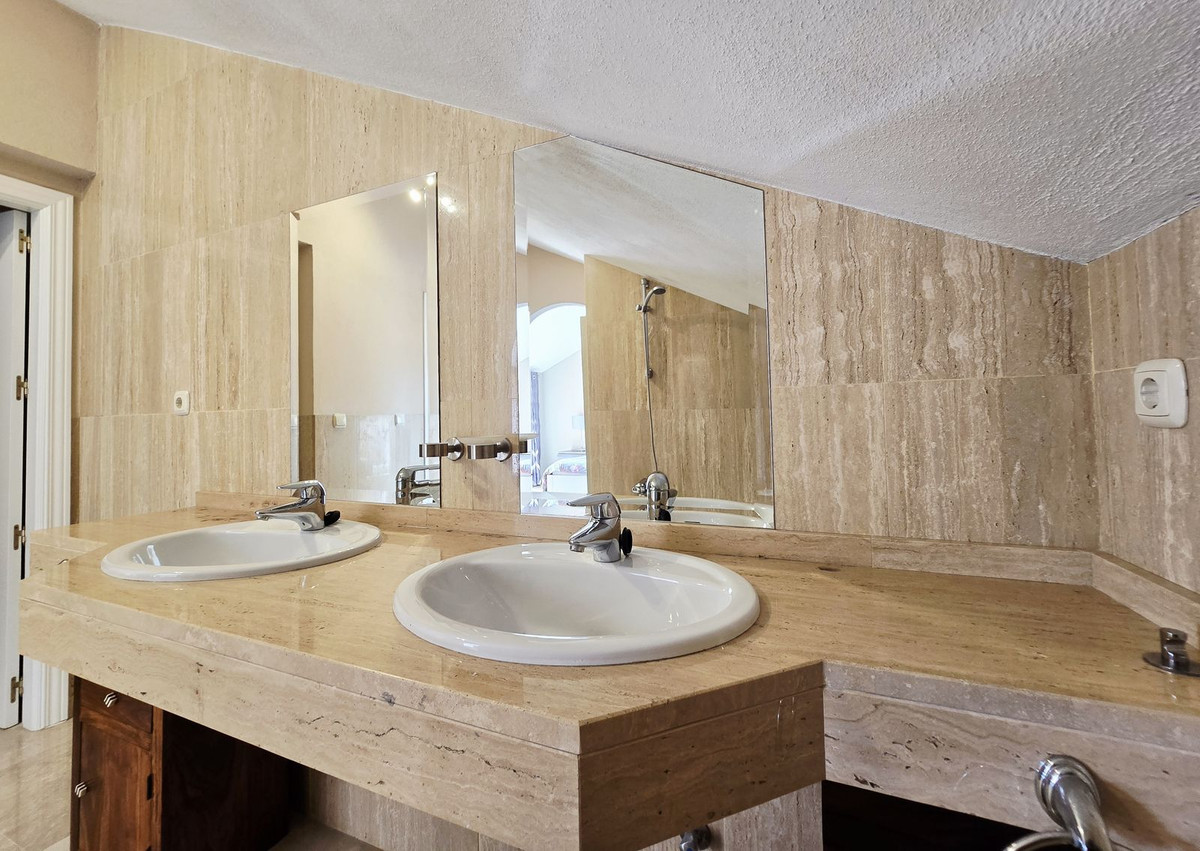 Penthouse te koop in Elviria | 2 slaapkamers H5136586