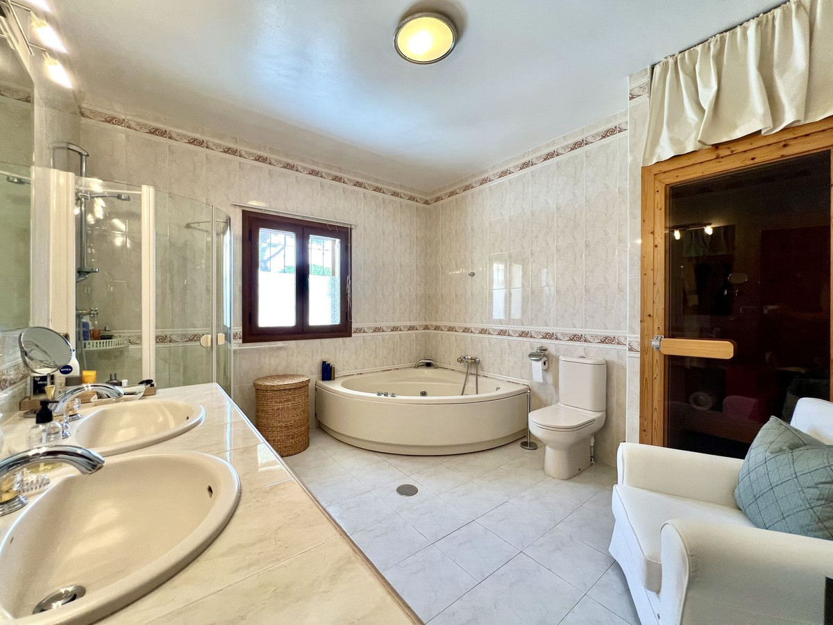 Huis te koop in Elviria | 4 slaapkamers H5139934