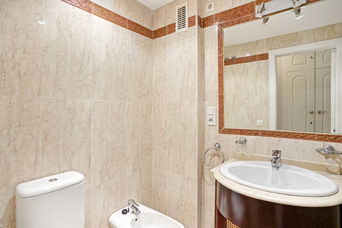 Appartement te koop in Elviria | 2 slaapkamers H5147020