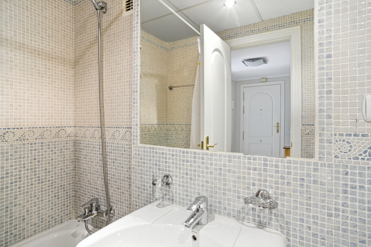 Appartement te koop in Elviria | 2 slaapkamers H5147020