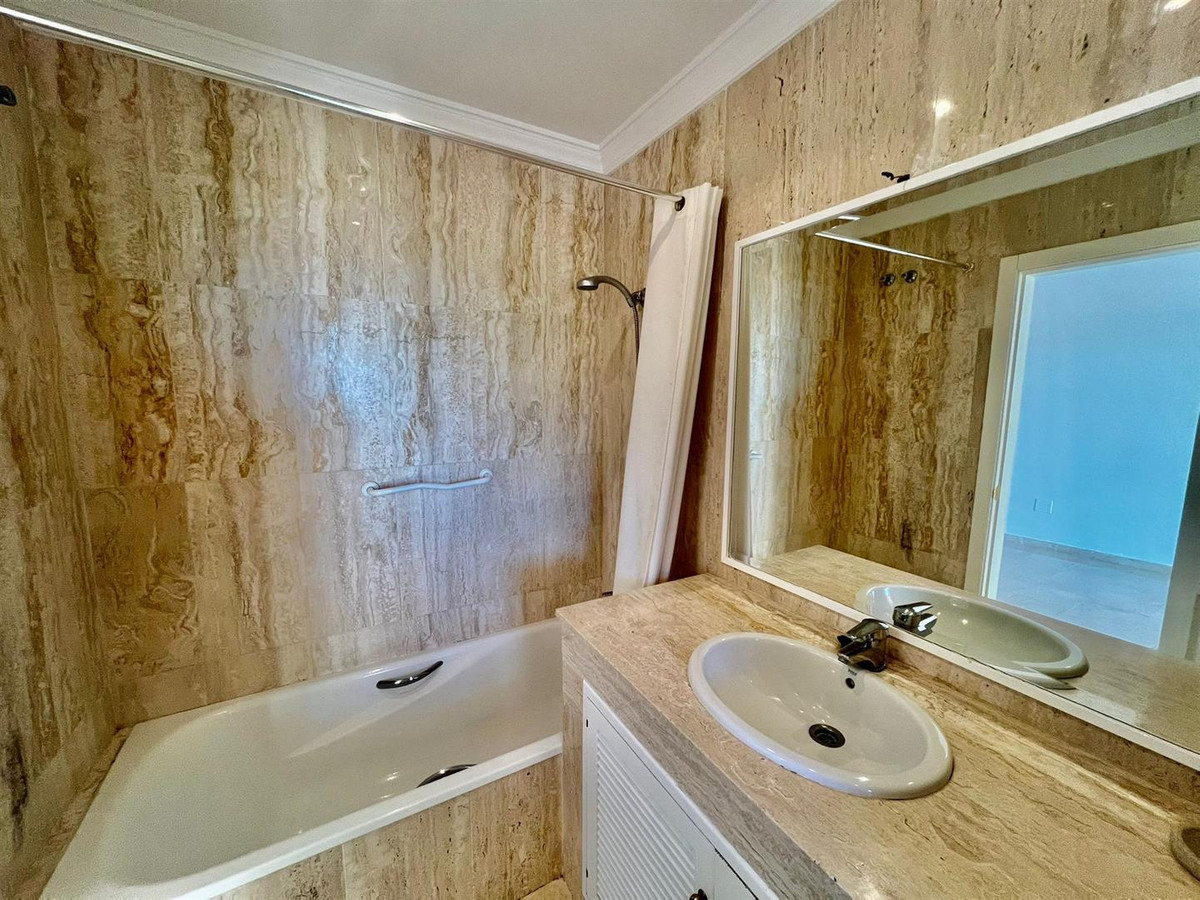 Appartement te koop in Elviria | 2 slaapkamers H5157505