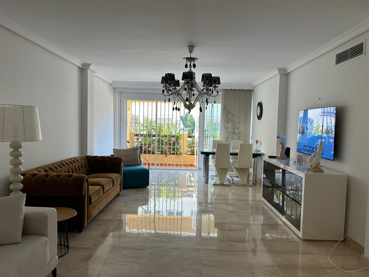 Appartement te koop in Elviria | 2 slaapkamers H5160241