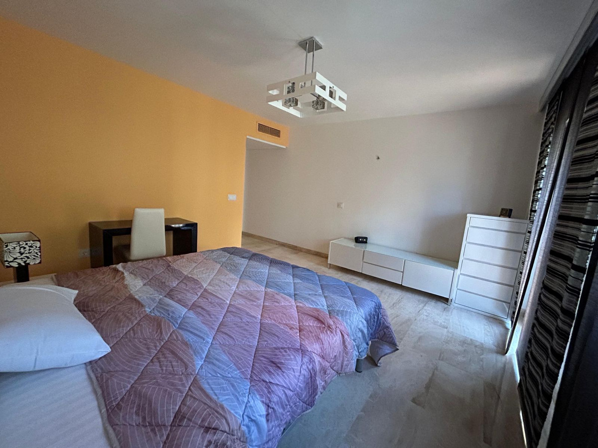 Appartement te koop in Elviria | 2 slaapkamers H5160241
