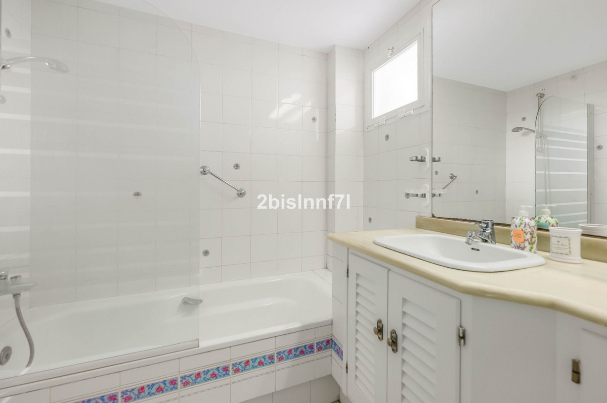 Appartement te koop in Elviria | 2 slaapkamers H5216662