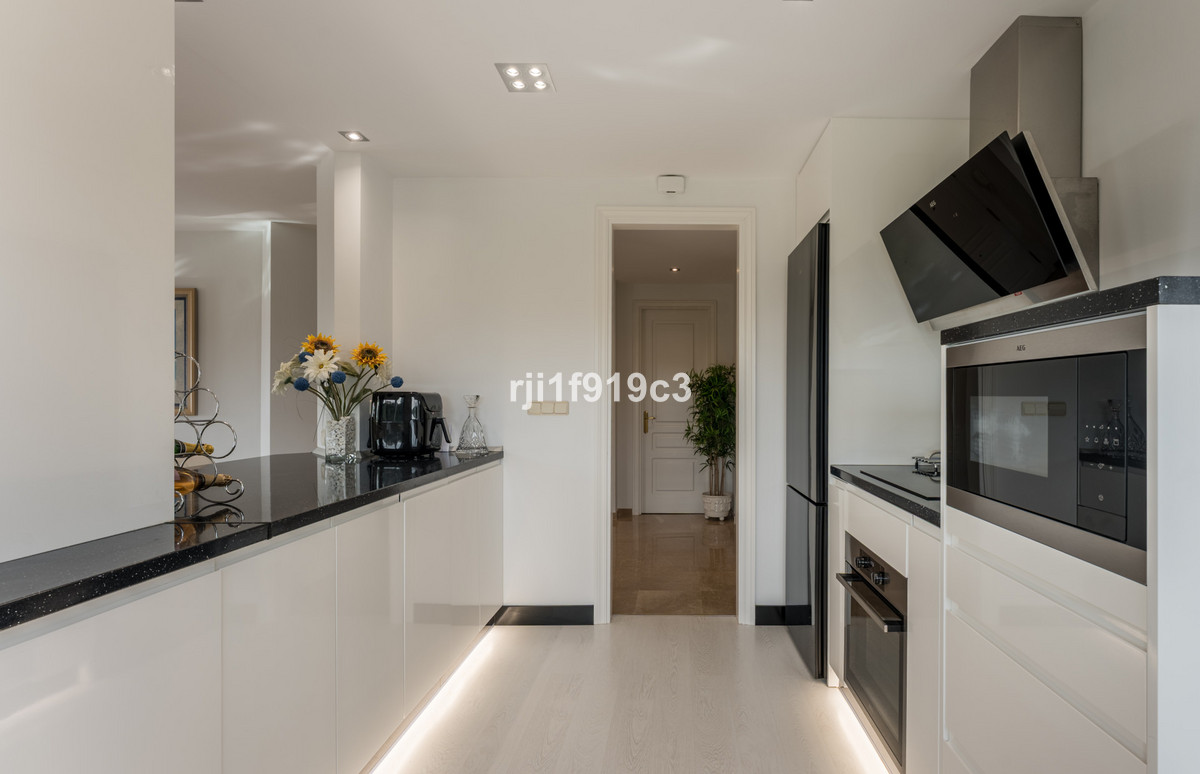 Appartement te koop in Elviria | 2 slaapkamers H5264494