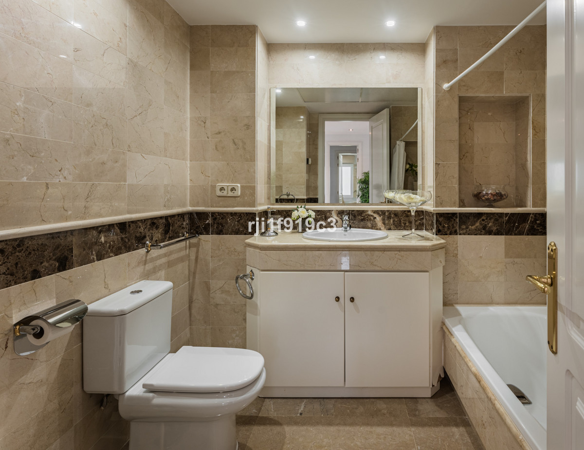 Appartement te koop in Elviria | 2 slaapkamers H5264494