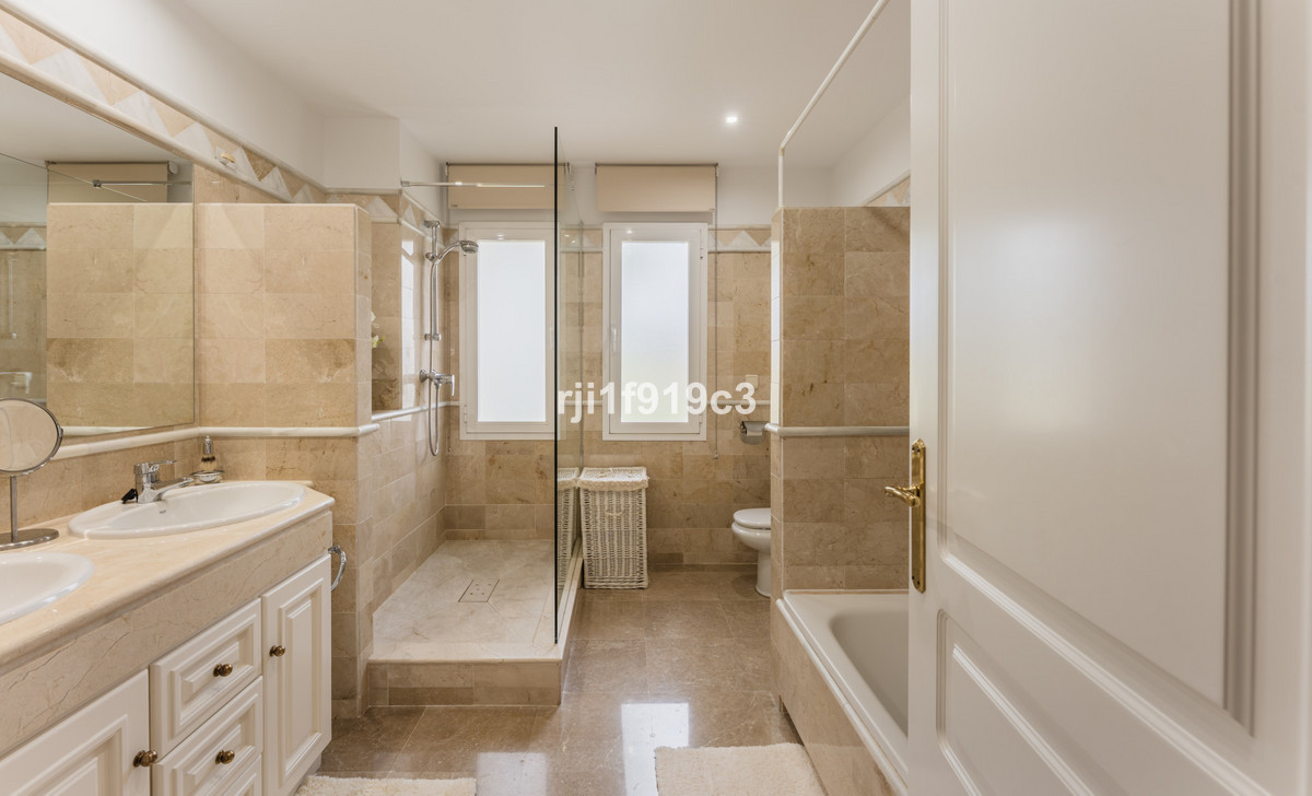 Appartement te koop in Elviria | 2 slaapkamers H5264494