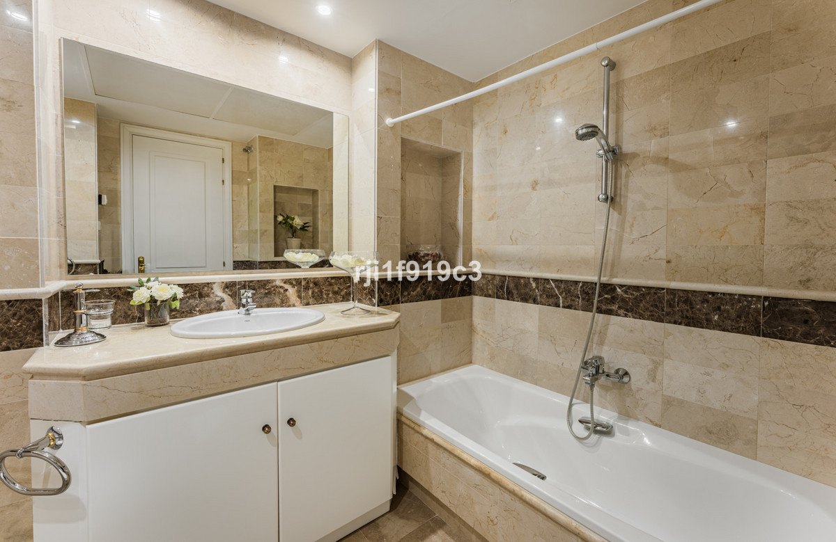 Appartement te koop in Elviria | 2 slaapkamers H5264494