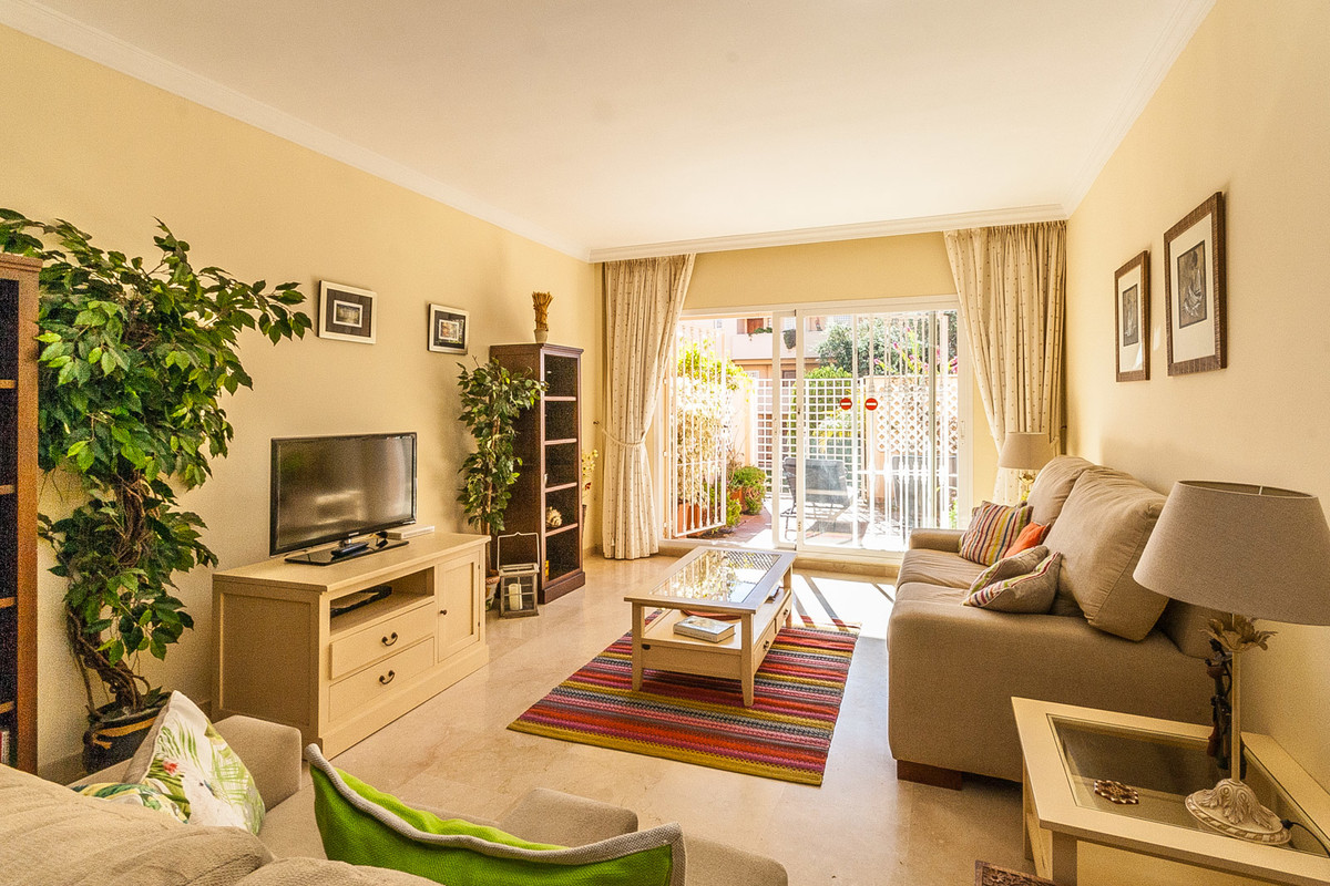 Appartement te koop in Elviria | 2 slaapkamers H5266225