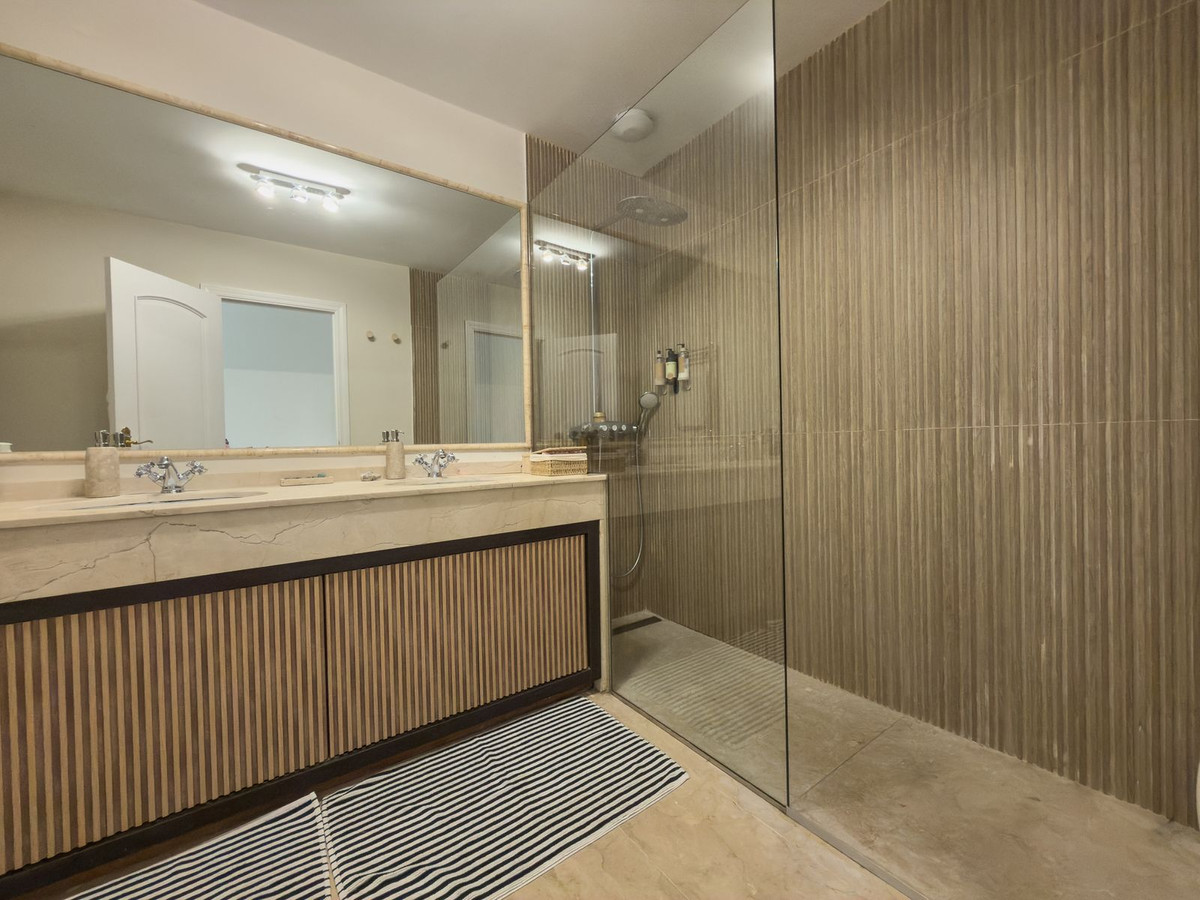 Appartement te koop in Elviria | 4 slaapkamers H5272375