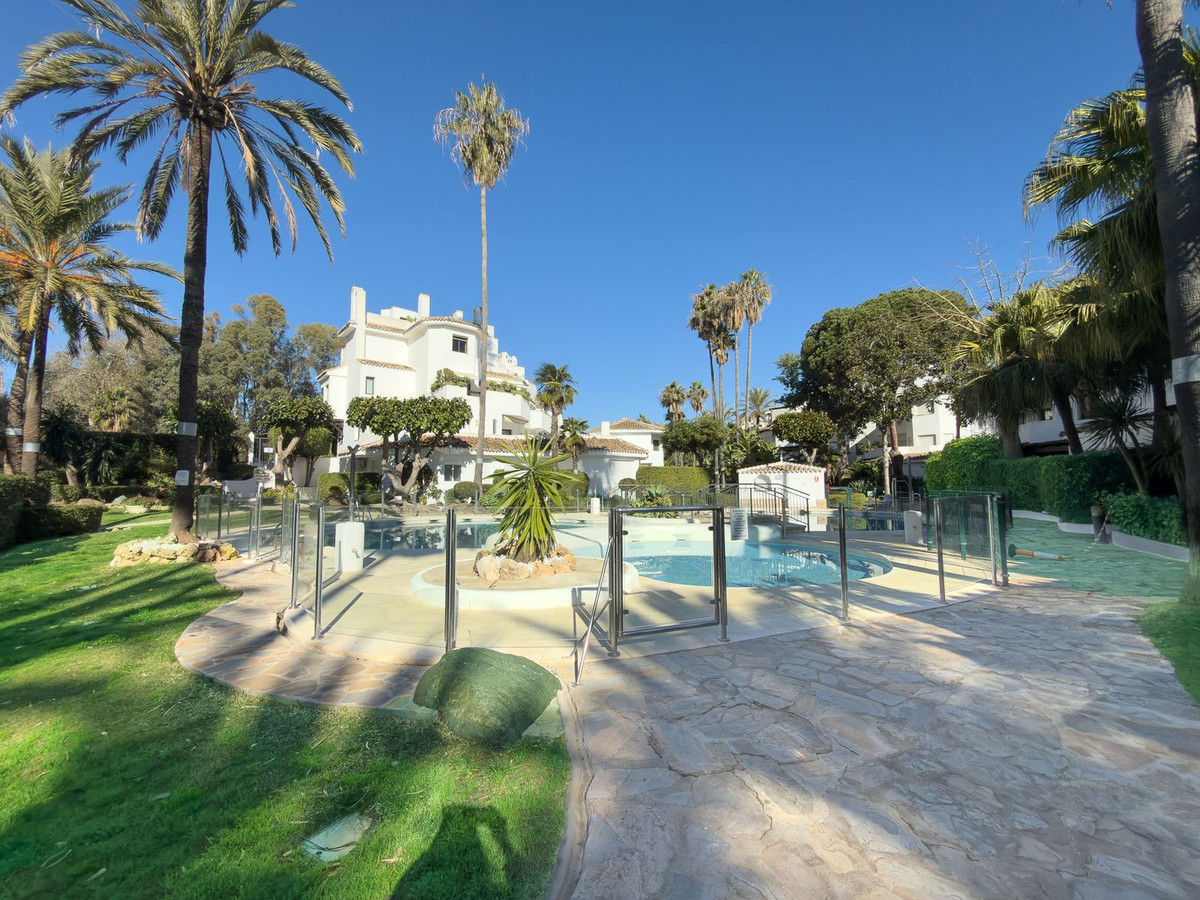 Appartement te koop in Elviria | 4 slaapkamers H5272375