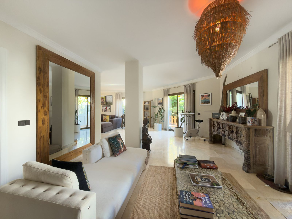 Appartement te koop in Elviria | 4 slaapkamers H5272375