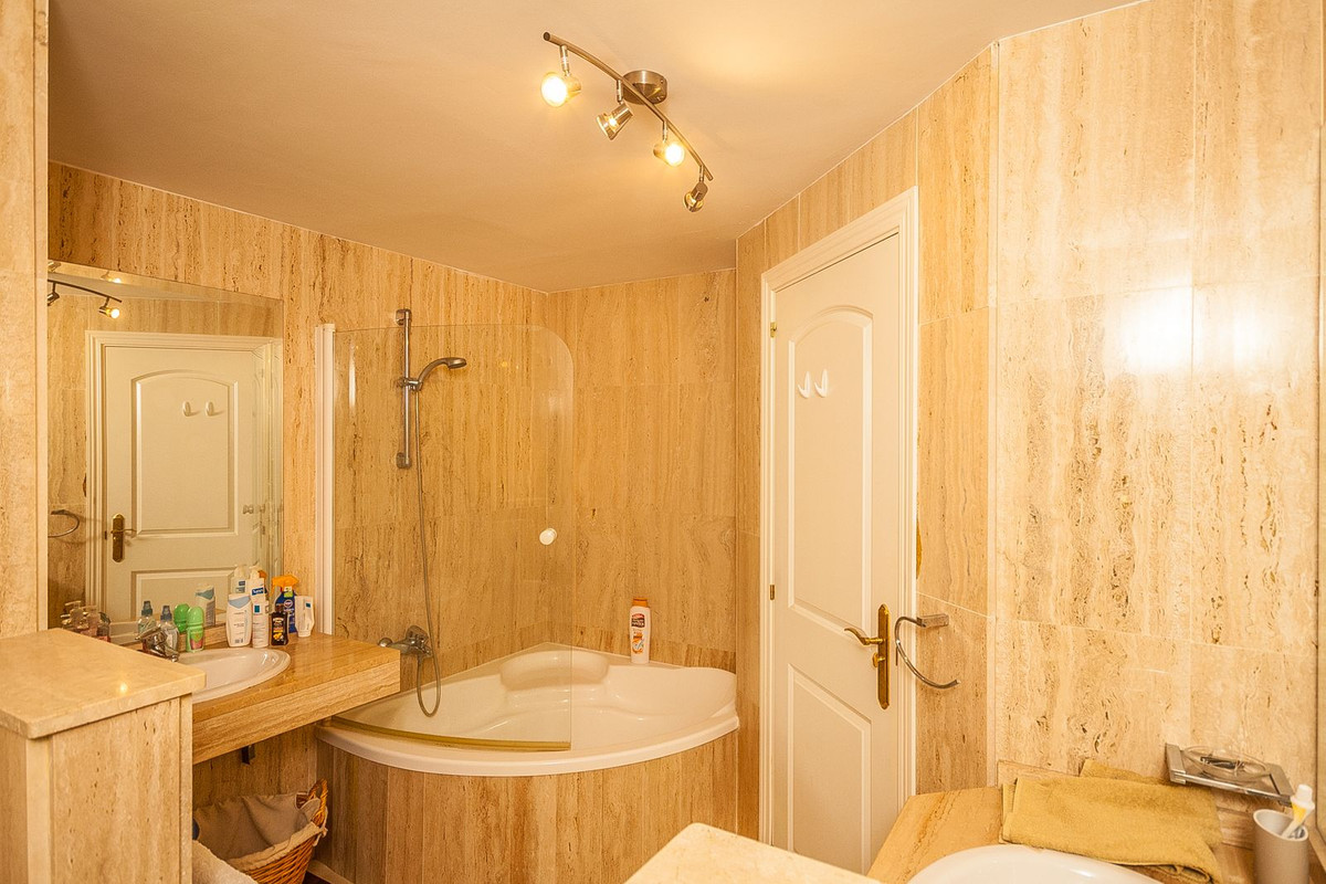 Appartement te koop in Elviria | 2 slaapkamers H5289625