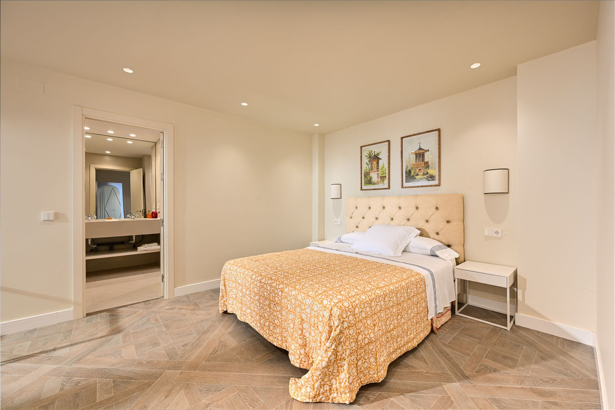 Appartement te koop in Elviria | 4 slaapkamers H5293117