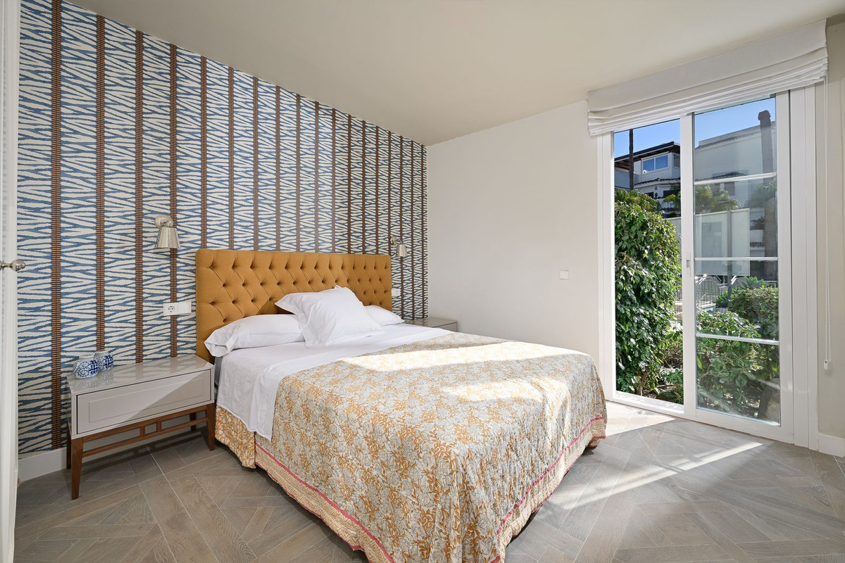 Appartement te koop in Elviria | 4 slaapkamers H5293117