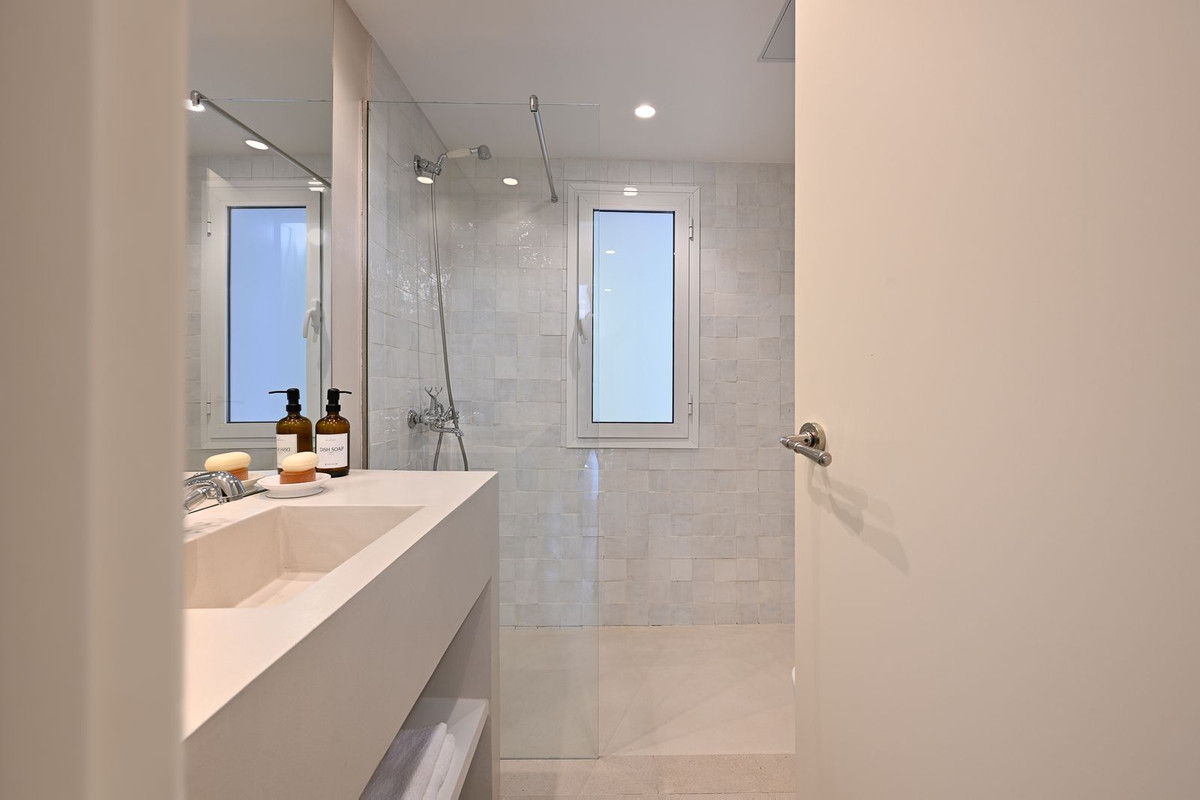 Appartement te koop in Elviria | 4 slaapkamers H5293117