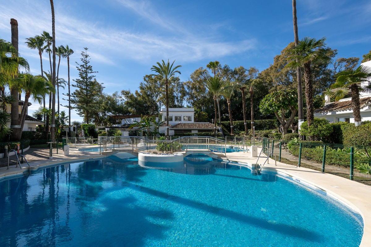 Appartement te koop in Elviria | 4 slaapkamers H5293117