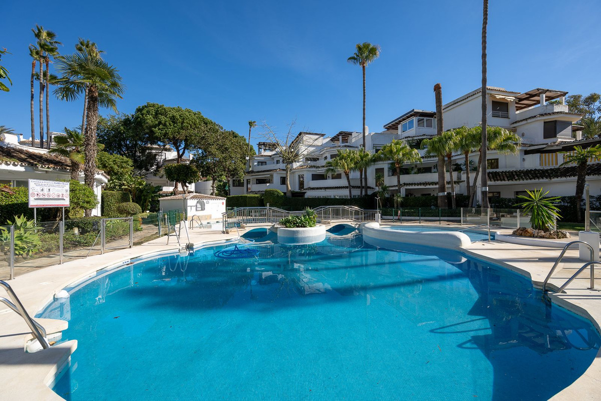 Appartement te koop in Elviria | 4 slaapkamers H5293117