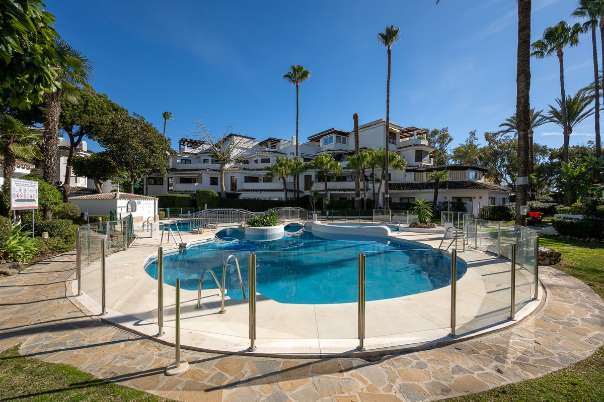 Appartement te koop in Elviria | 4 slaapkamers H5293117