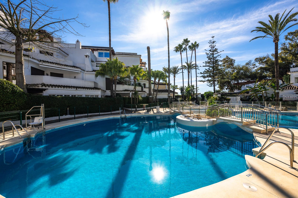 Appartement te koop in Elviria | 4 slaapkamers H5293117