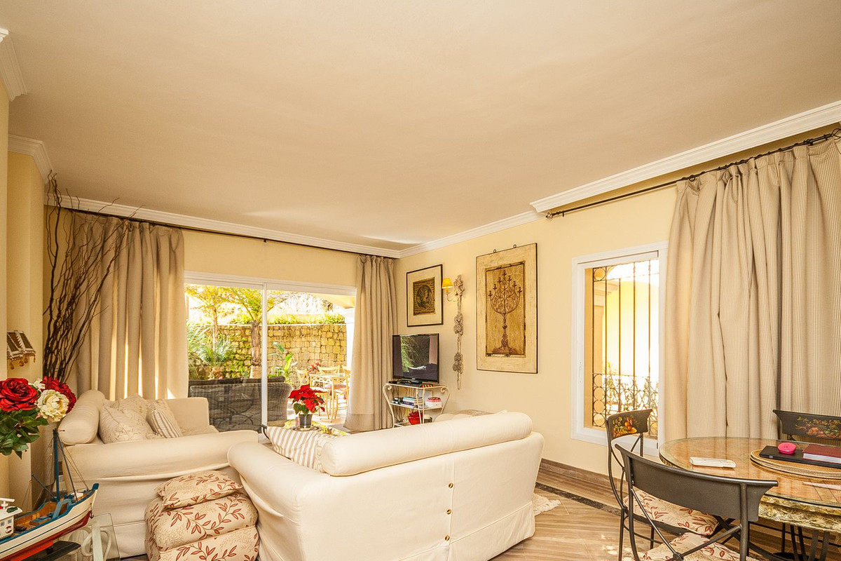 Appartement te koop in Elviria | 2 slaapkamers H5303278