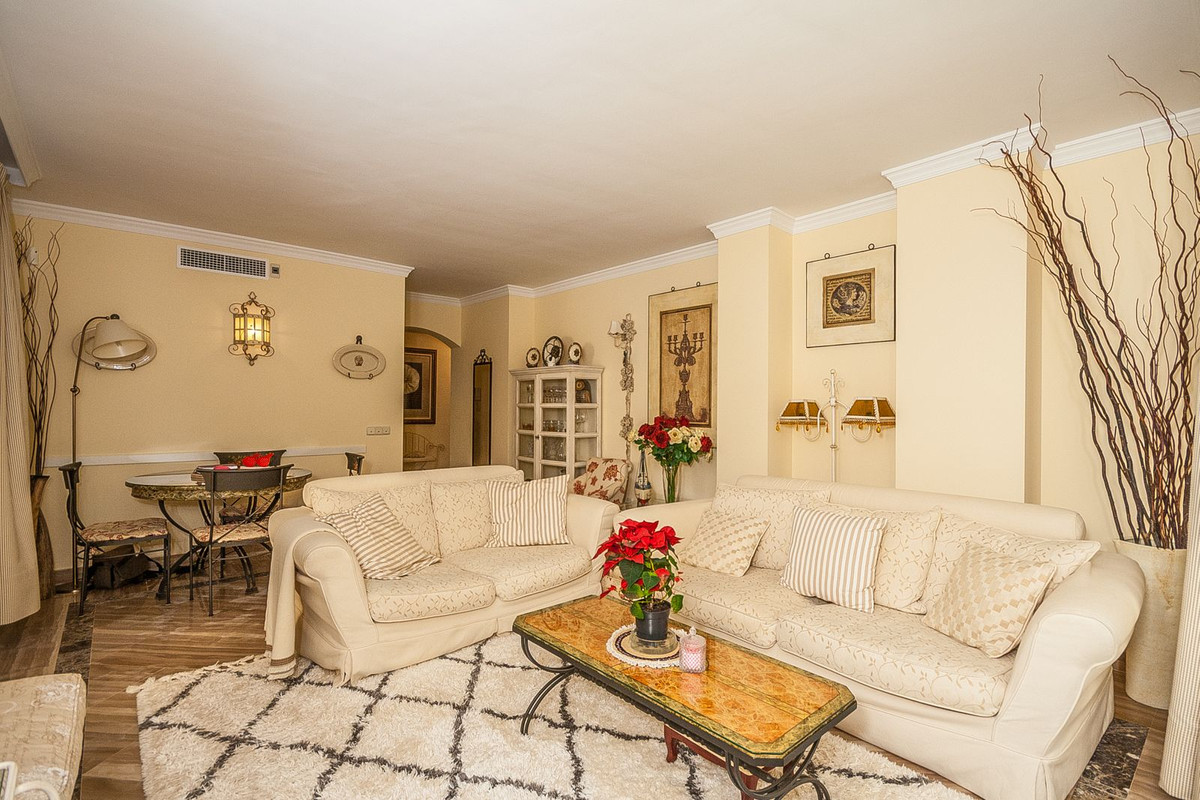 Appartement te koop in Elviria | 2 slaapkamers H5303278