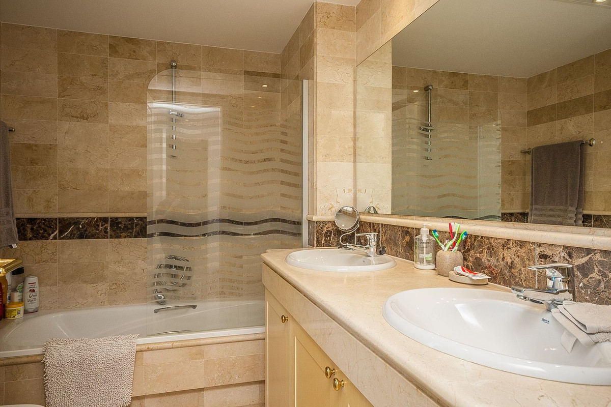 Appartement te koop in Elviria | 3 slaapkamers H5318860