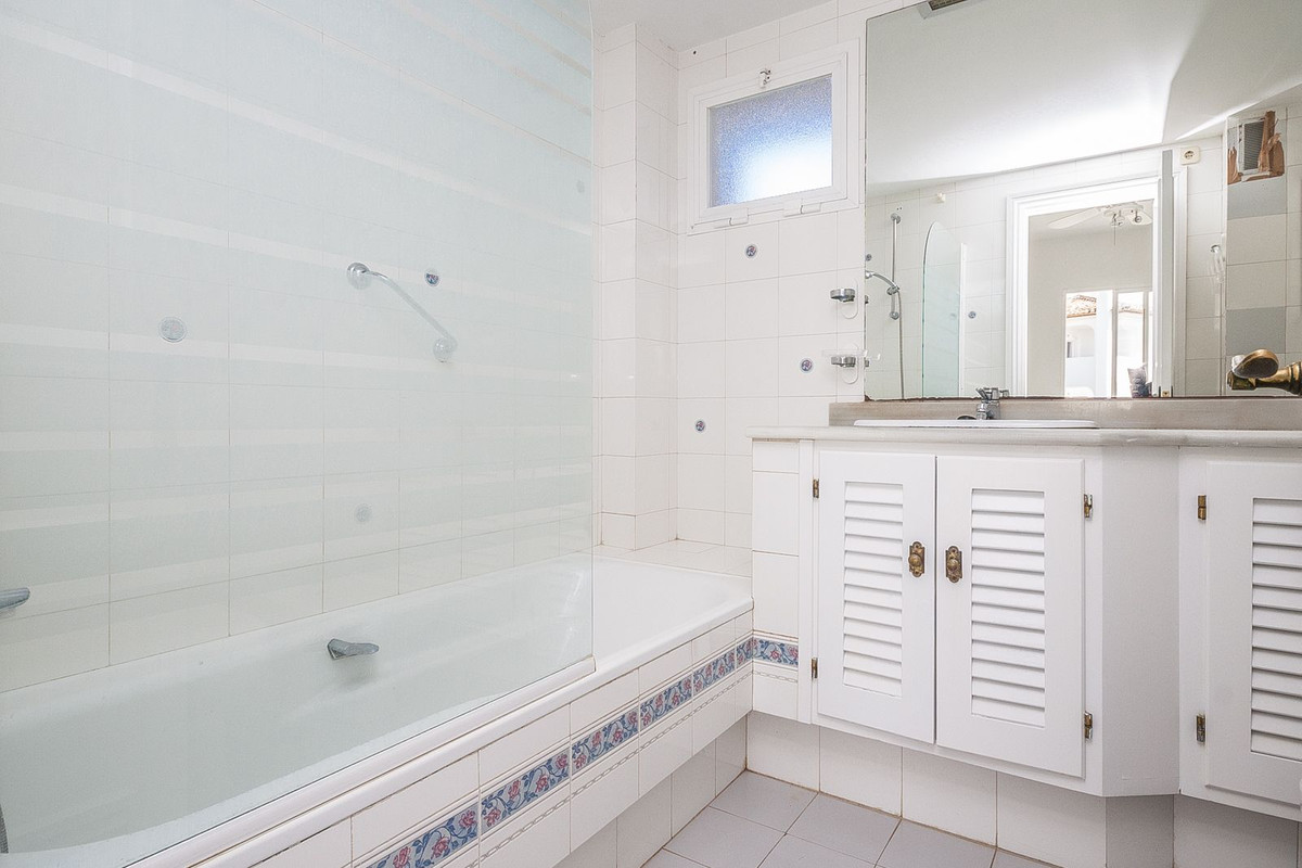 Appartement te koop in Elviria | 2 slaapkamers H5347222