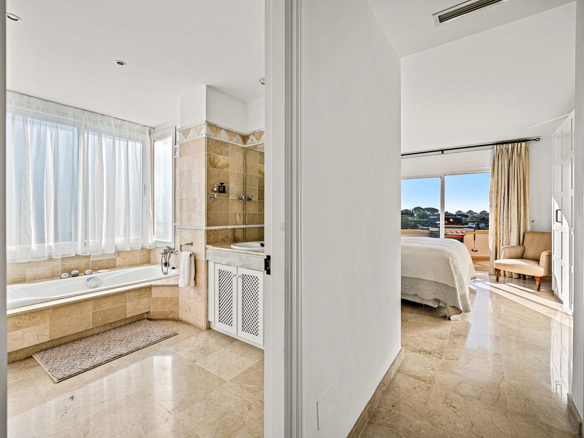 Appartement te koop in Elviria | 3 slaapkamers H5348806