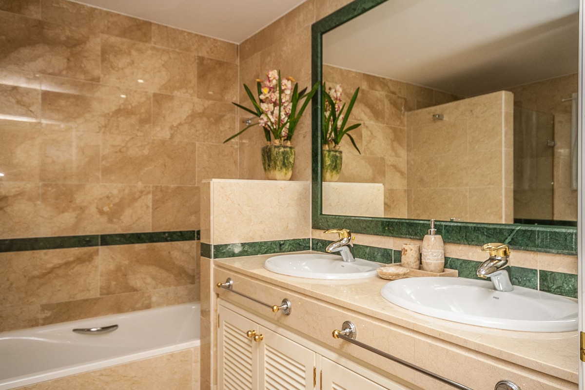 Appartement te koop in Elviria | 2 slaapkamers H5361736