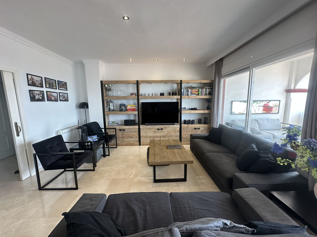 Appartement te koop in Elviria | 3 slaapkamers H5365231