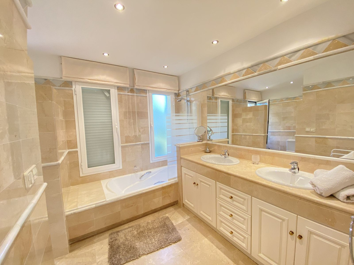Appartement te koop in Elviria | 3 slaapkamers H5366656