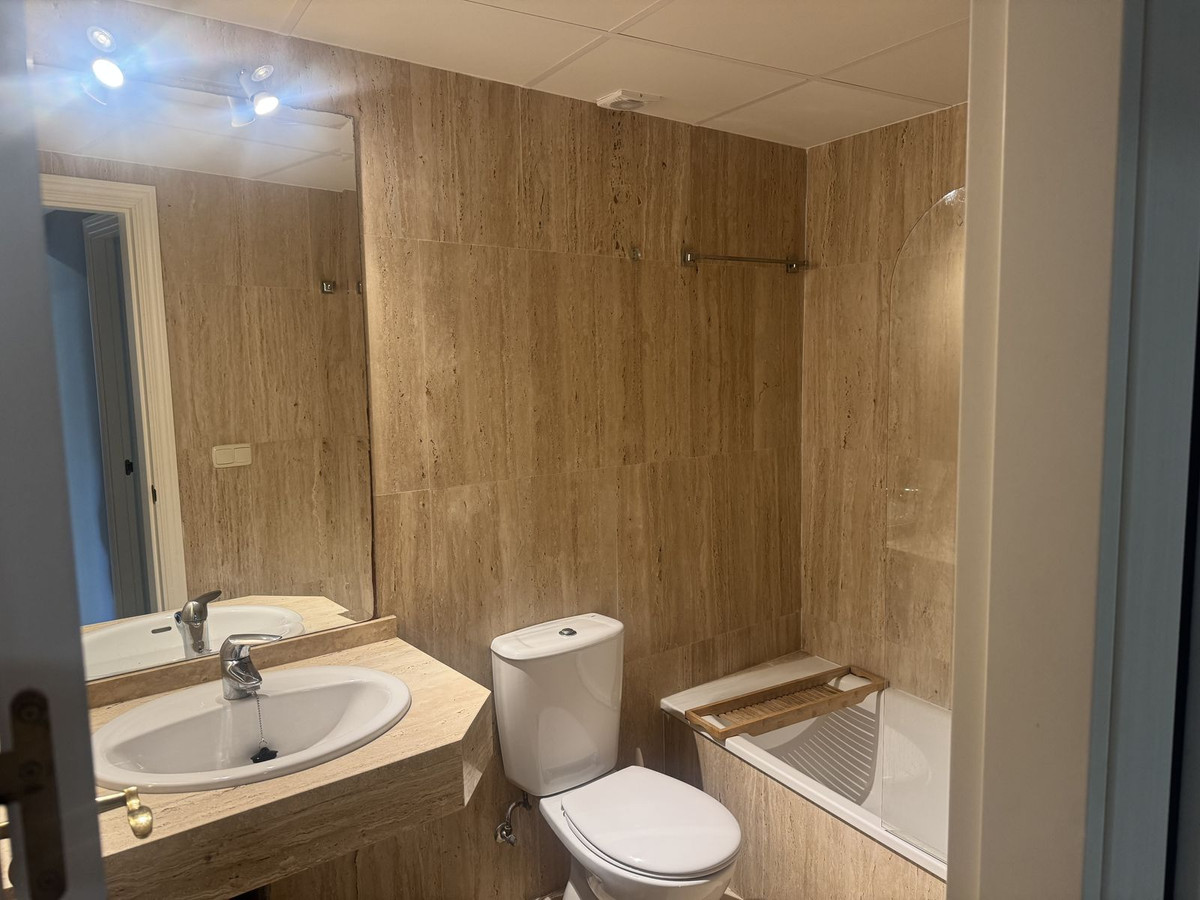 Appartement te koop in Elviria | 2 slaapkamers H5380015