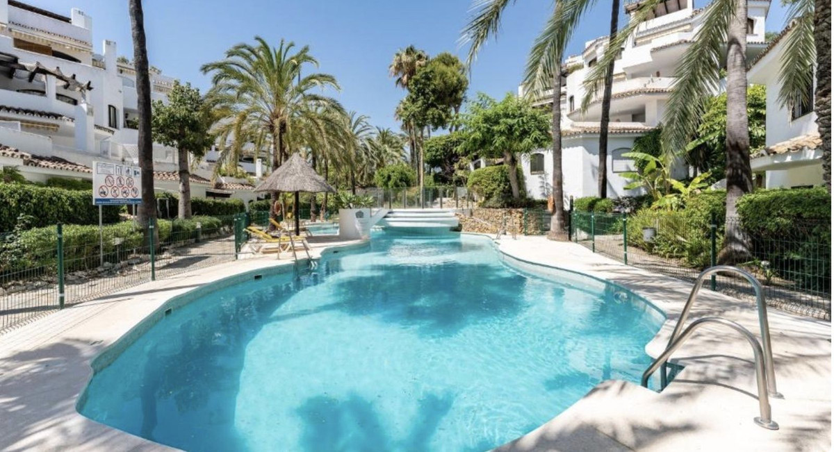 Appartement te koop in Elviria | 4 slaapkamers H5389717