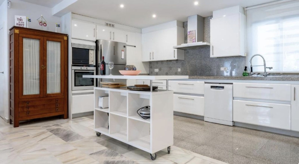 Appartement te koop in Elviria | 4 slaapkamers H5389717