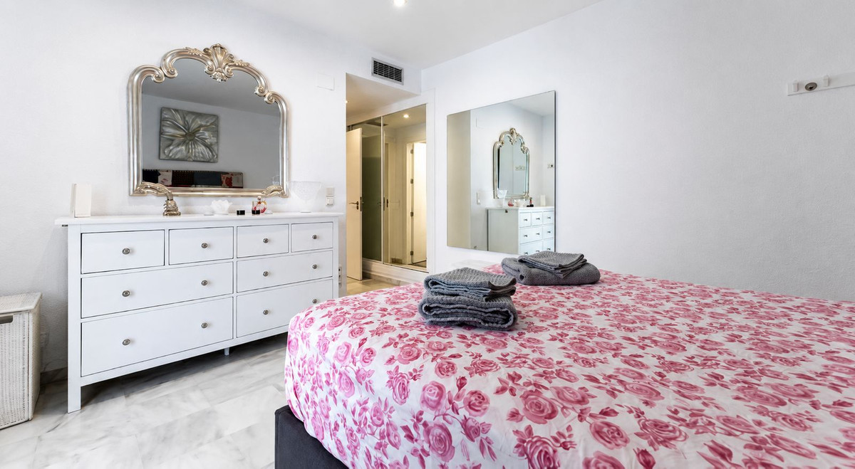 Appartement te koop in Elviria | 4 slaapkamers H5389717