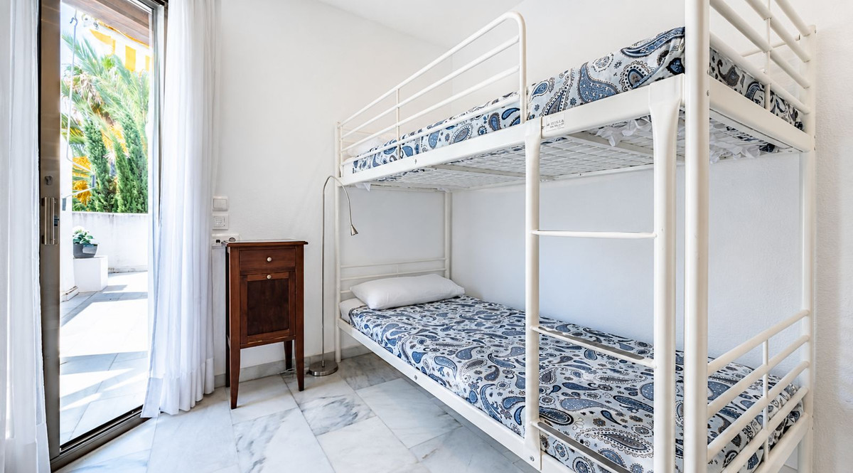 Appartement te koop in Elviria | 4 slaapkamers H5389717