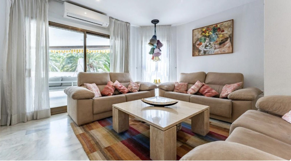 Appartement te koop in Elviria | 4 slaapkamers H5389717