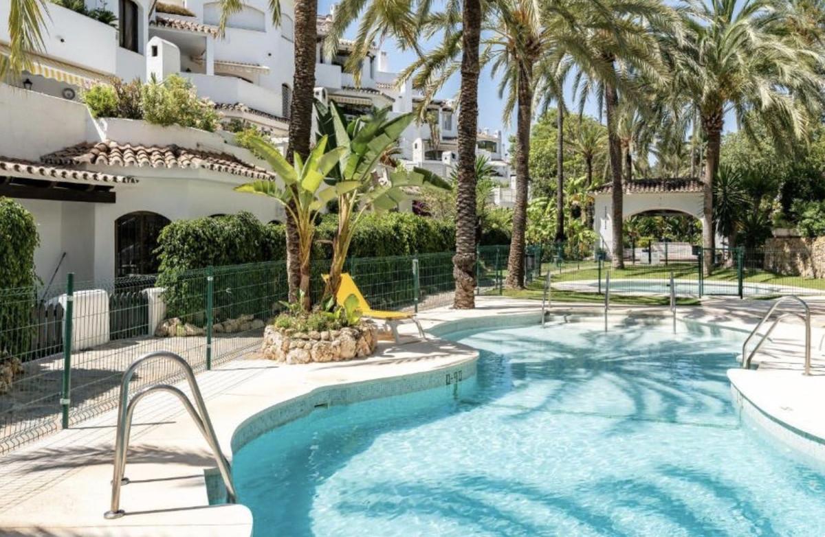 Appartement te koop in Elviria | 4 slaapkamers H5389717
