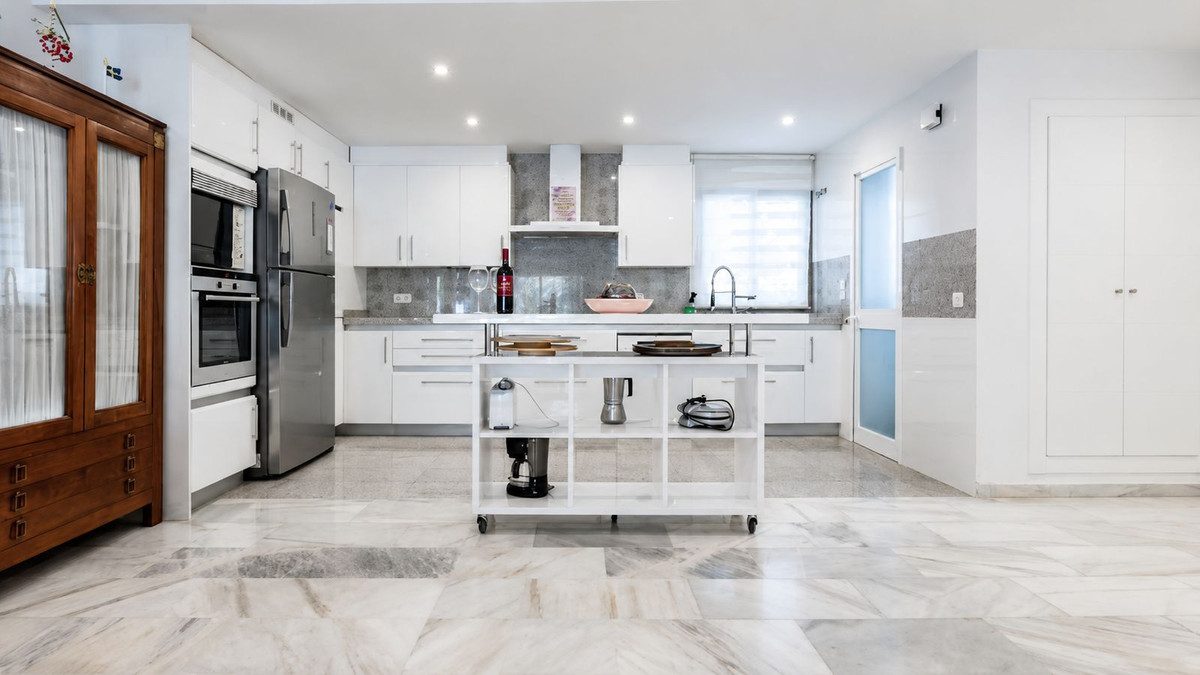 Appartement te koop in Elviria | 4 slaapkamers H5389717