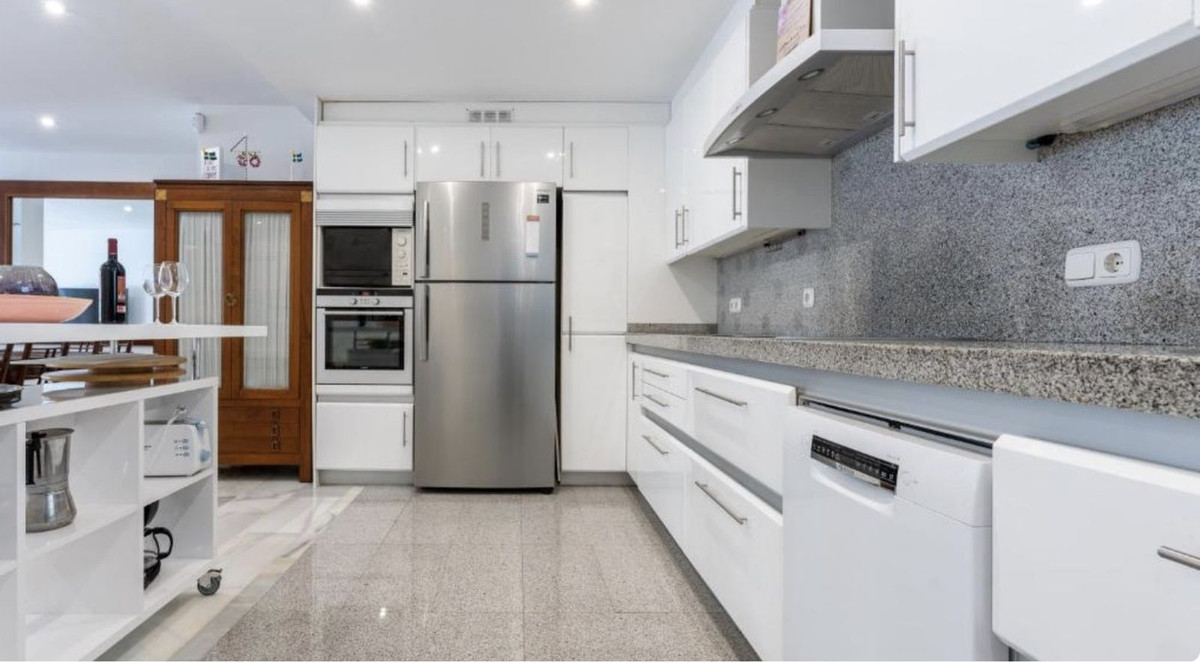 Appartement te koop in Elviria | 4 slaapkamers H5389717