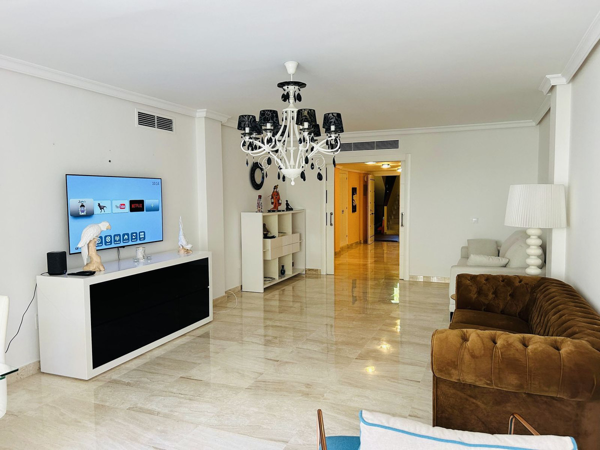 Appartement te koop in Elviria | 2 slaapkamers H5406424
