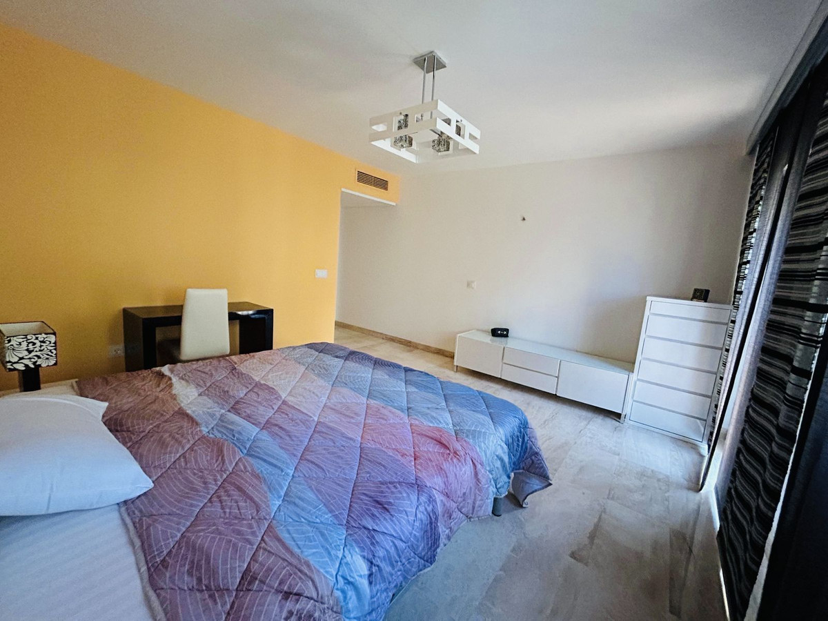 Appartement te koop in Elviria | 2 slaapkamers H5406424