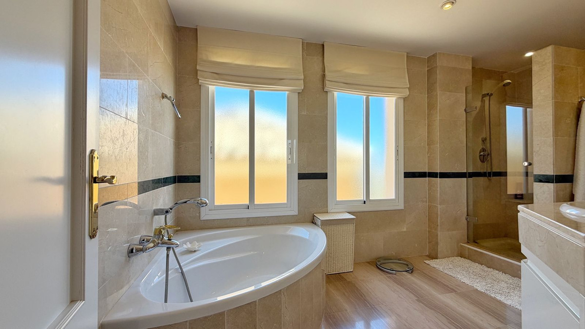 Penthouse Duplex te koop in Elviria | 4 slaapkamers H5407240