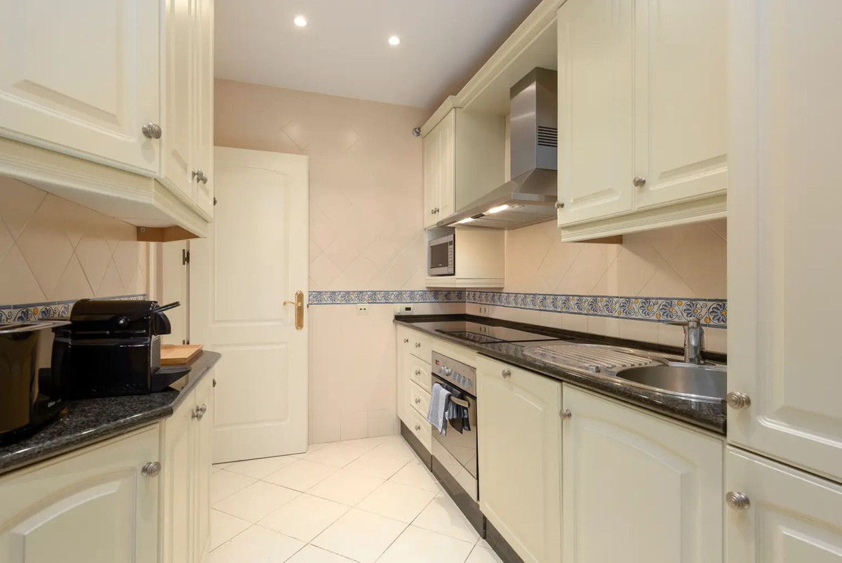 Appartement te koop in Elviria | 2 slaapkamers H5412343